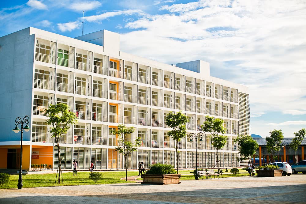 Tòa nhà trong khuôn viên Trường Đại học FPT tại Hòa Lạc